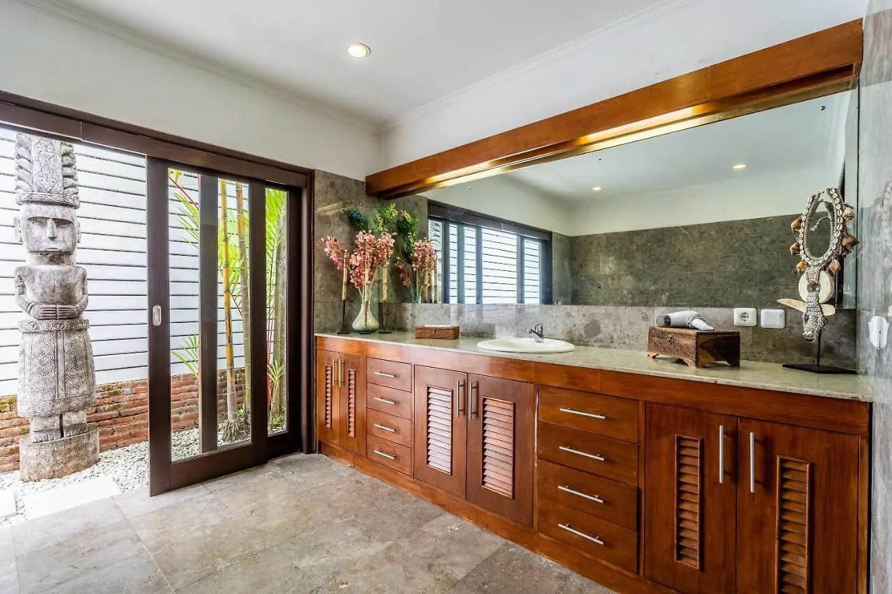 Madu Villa Seminyak 0*, Семиньяк