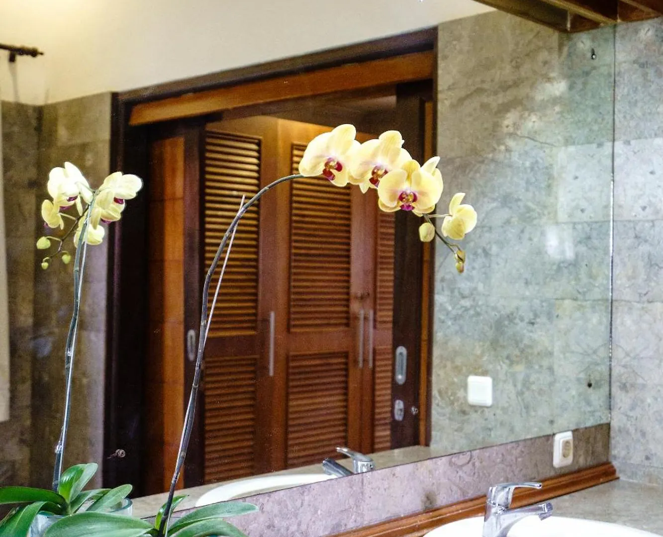 Madu Villa Seminyak סמיניאק