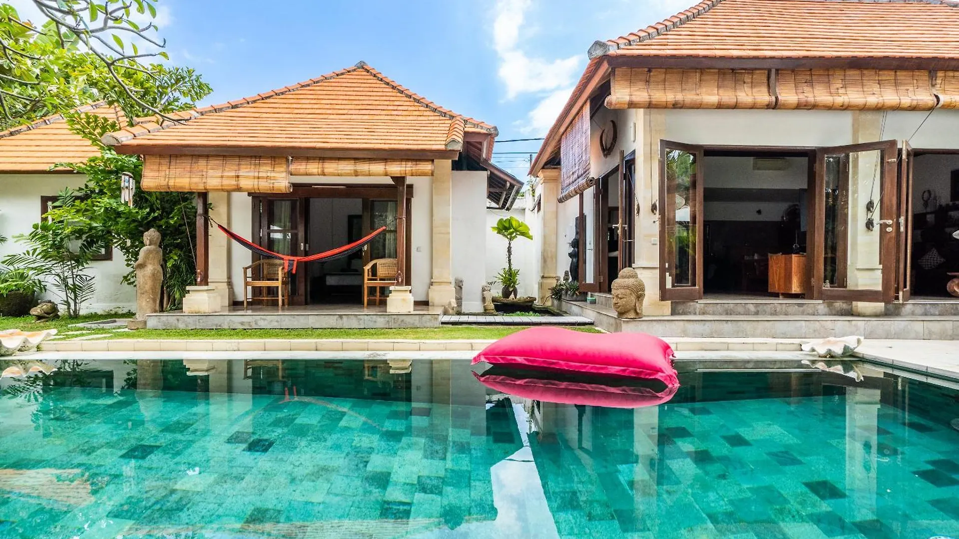 Madu Villa Seminyak סמיניאק